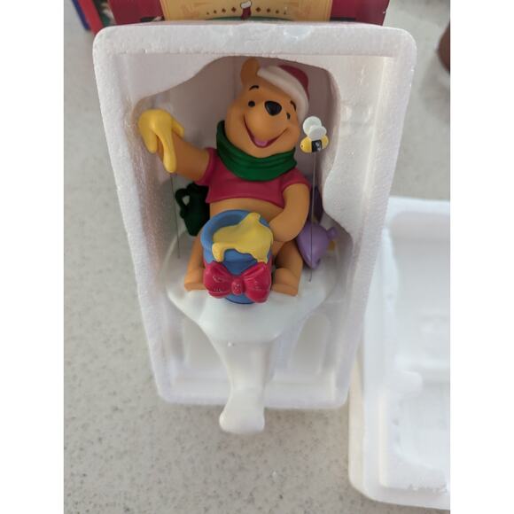 Hallmark Disney Christmas Stocking Hanger WINNIE THE POOH Santa Hat Eating Honey - Picture 4 of 8